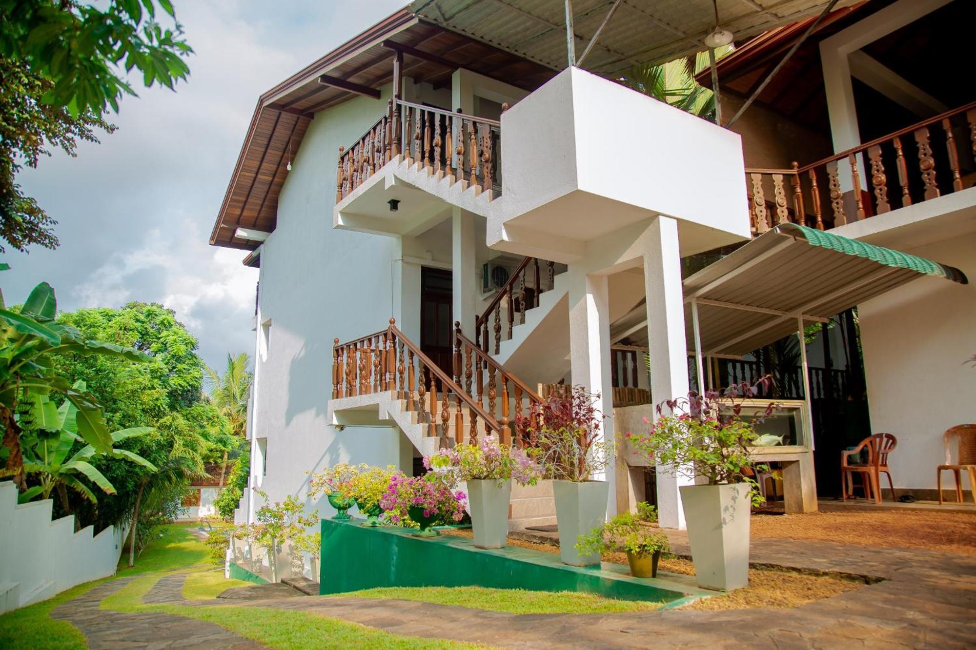 Rockery Villa Ayurveda Bentota Buitenkant foto