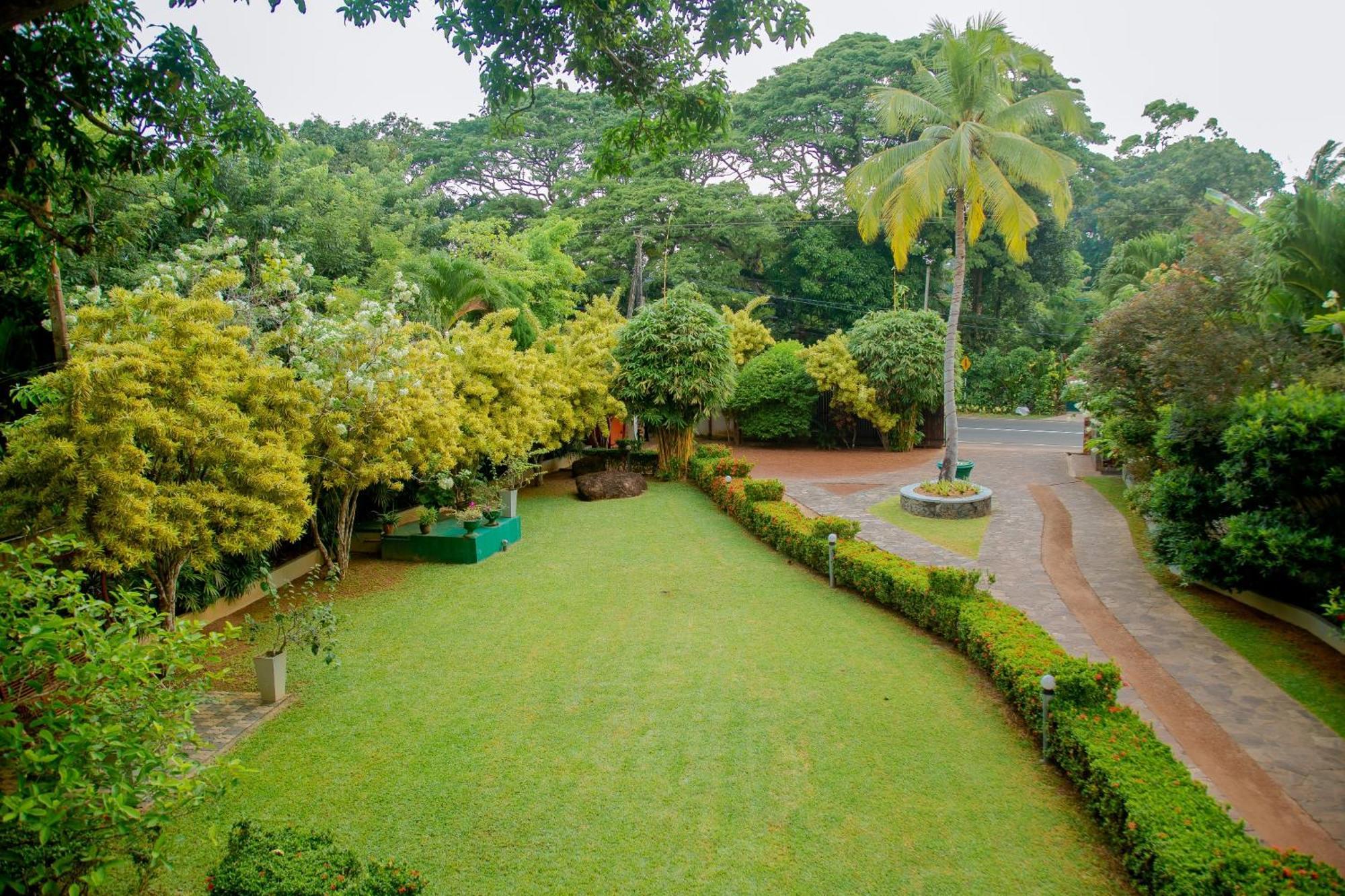 Rockery Villa Ayurveda Bentota Buitenkant foto