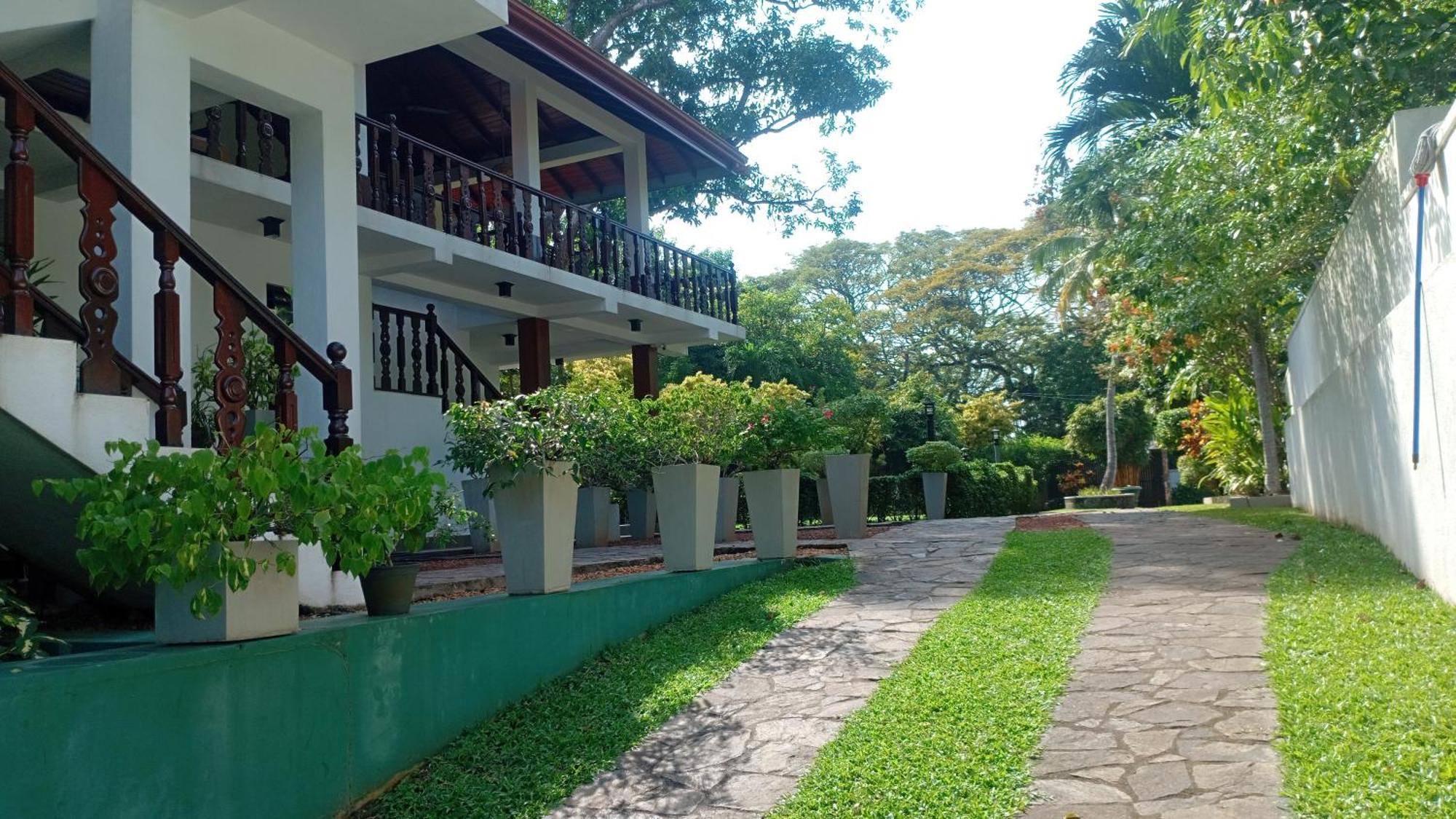 Rockery Villa Ayurveda Bentota Buitenkant foto