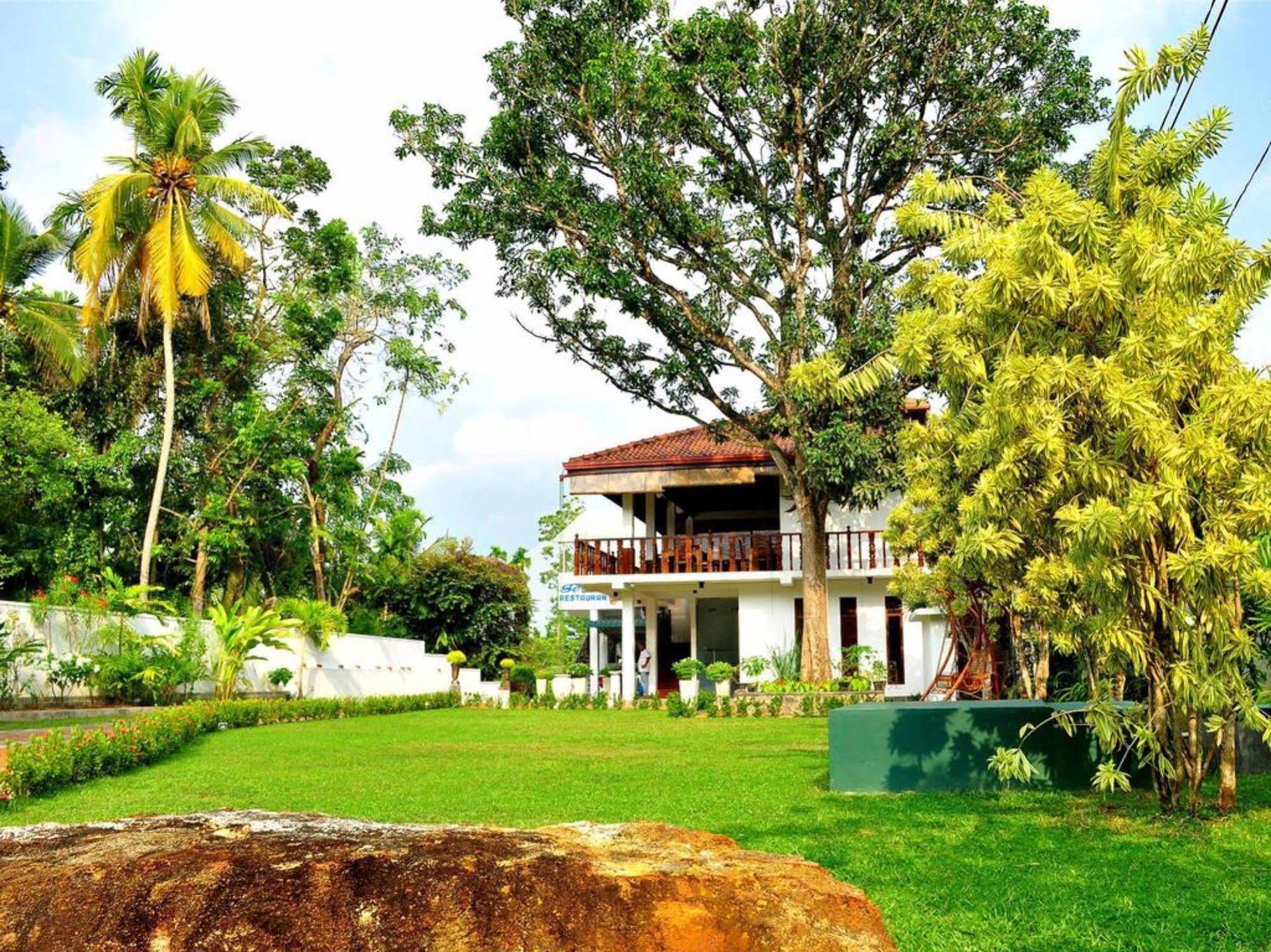 Rockery Villa Ayurveda Bentota Buitenkant foto